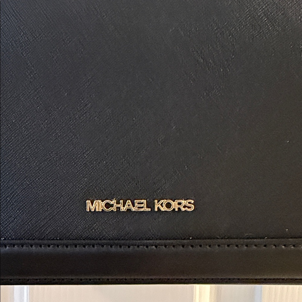 Michael Kors Elegant Black Crossbody Bag - Picture 3 of 8